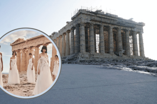 Ακρόπολη- Φωτο από την επίδειξη του Οικου Ντιόρ